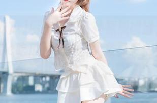 厨房里的各种瓶瓶罐罐，结果在“17c吃瓜”视频里大放异彩，真的太魔幻了…
