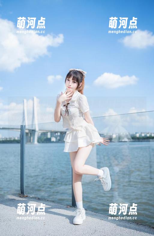 厨房里的各种瓶瓶罐罐，结果在“17c吃瓜”视频里大放异彩，真的太魔幻了...