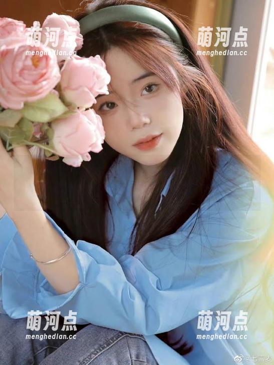 直达17吃瓜中心，捏着手机看剧透，心里默念“一定要不内涵”