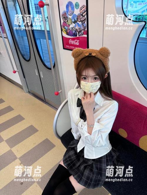 在“17吃瓜网”视频里，瓜太熟了，我却只想做个观众，哈哈。