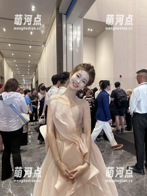 越刷越觉得“51cg”网页上的黑料比自家花园里的甜瓜还要诱人，心痒难耐！