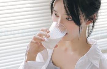 51吃瓜网站：今天的瓜好吃，看得我冒汗！