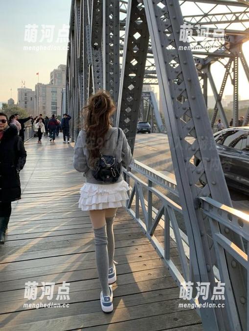 在91吃瓜网官网入口游荡，控制不住自己想多矿几家瓜田，网页内容满天飞！