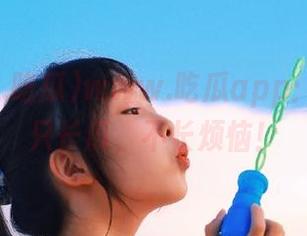 www.吃瓜app：草地里只长瓜，不长烦恼！