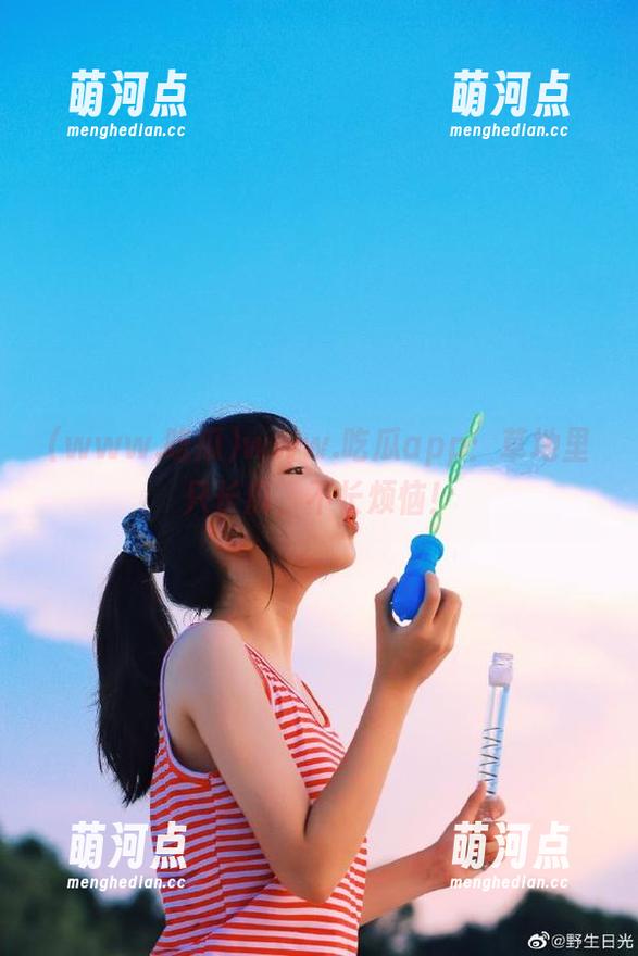 www.吃瓜app：草地里只长瓜，不长烦恼！