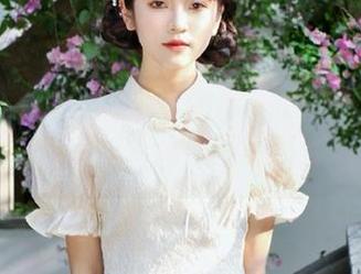 登录后的你,必定对“五一吃瓜群”的内容有种“这是什么鬼”之感