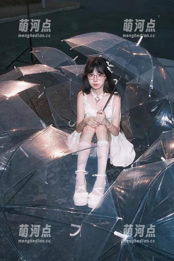 “人人吃瓜网”app：二手干货喂饱你的八卦胃