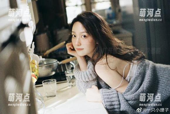 人人吃瓜网：找个入口，打开情感漩涡，每次都能吸引我的目光。