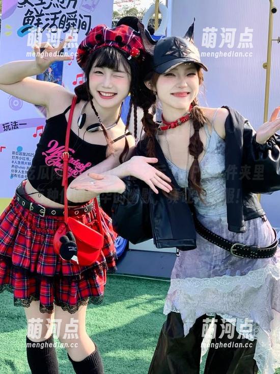 在吃瓜网登录后，APP文件夹里有种低调奢华的幽默，真让人佩服！