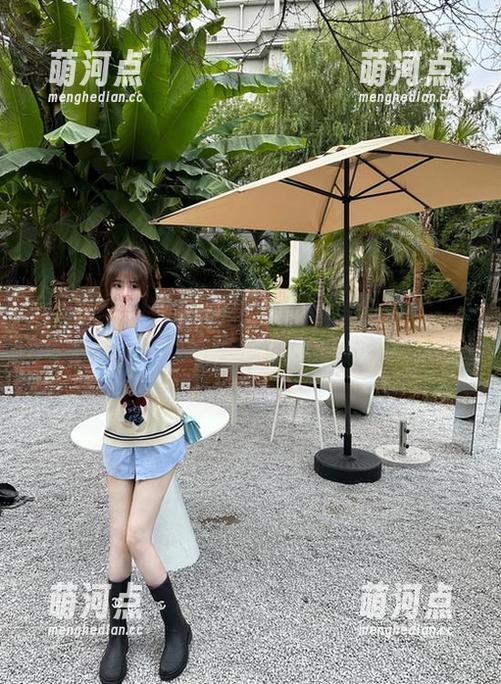 吃瓜网站官网：吊带姐的疯言疯语，正好打破沉默的尴尬！
