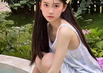 吃瓜网红在线，谁说吃瓜不能坐地也能吃——在线等着看结果！