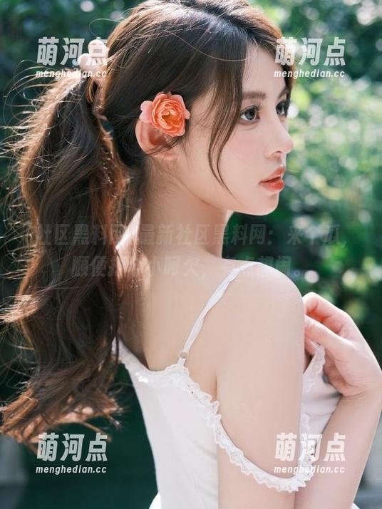 最新社区黑料网：来个瓜，顺便打个小呵欠，有点想闹。