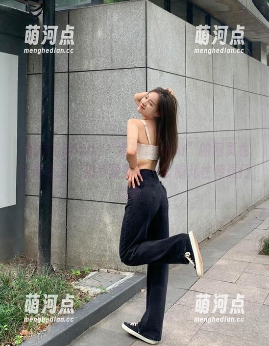 黑料166su “黑料166su”的网页也太神奇了,把手里的瓜一股脑儿往传送门里推!