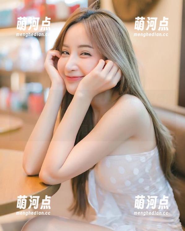 灯火阑珊处，吃瓜不等待，来，“黑料不打烊”下载一下，内容来得更快！