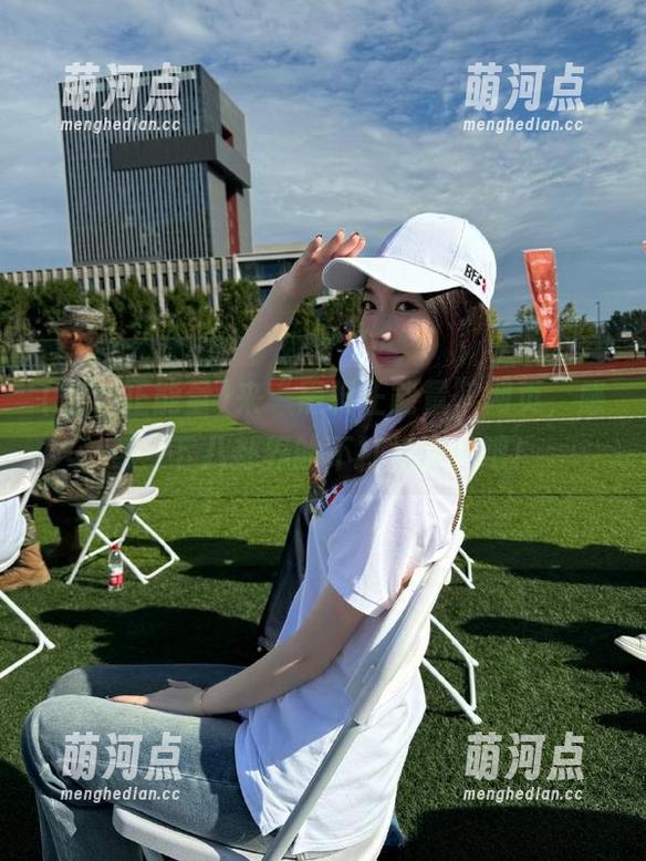 黑料正能量 来“黑料正能量”网页,感受一下八卦界的不打烊演出吧!