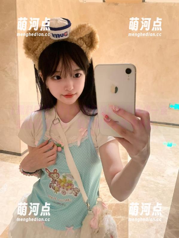 这个黑料网址的网页就像一条蜿蜒的垃圾河，时不时冒出惊悚小鱼。
